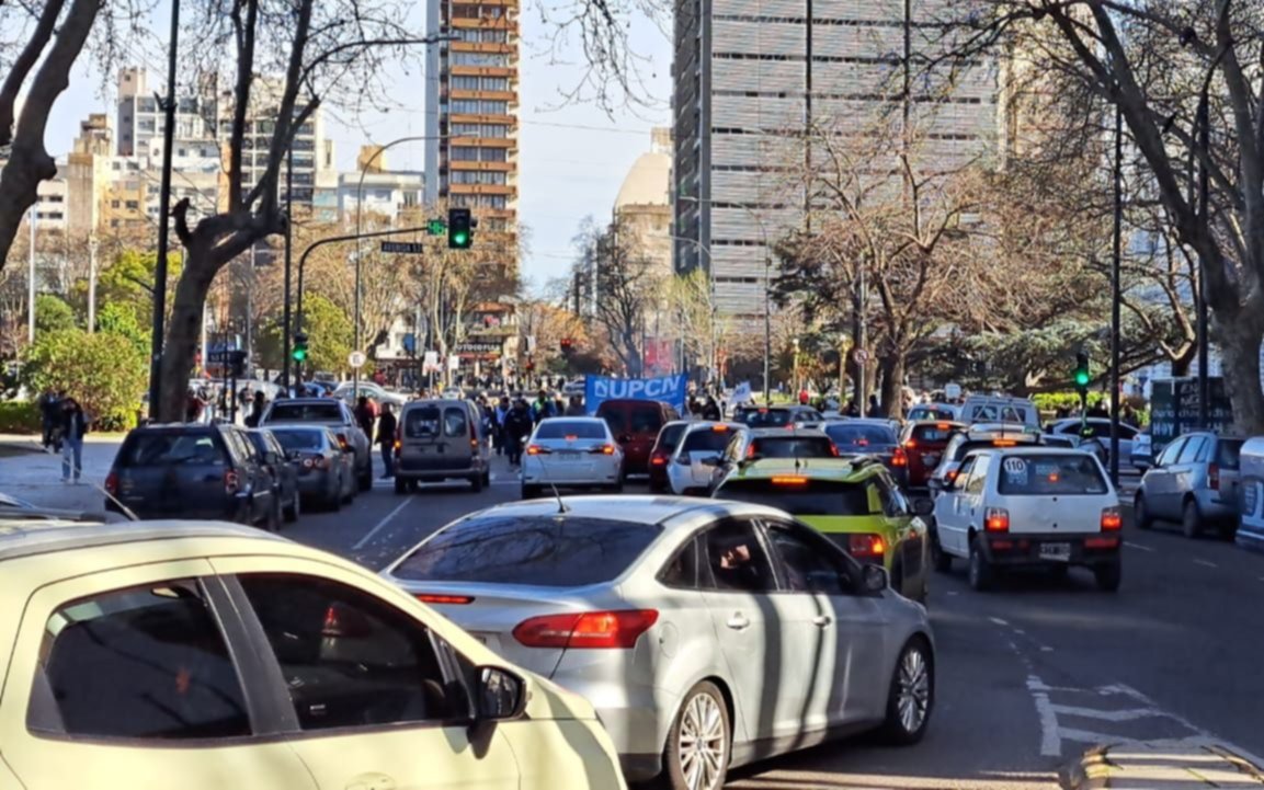 La Plata está sitiada por piquetes y el caos de tránsito es total: uno por uno, todos los cortes de este miércoles