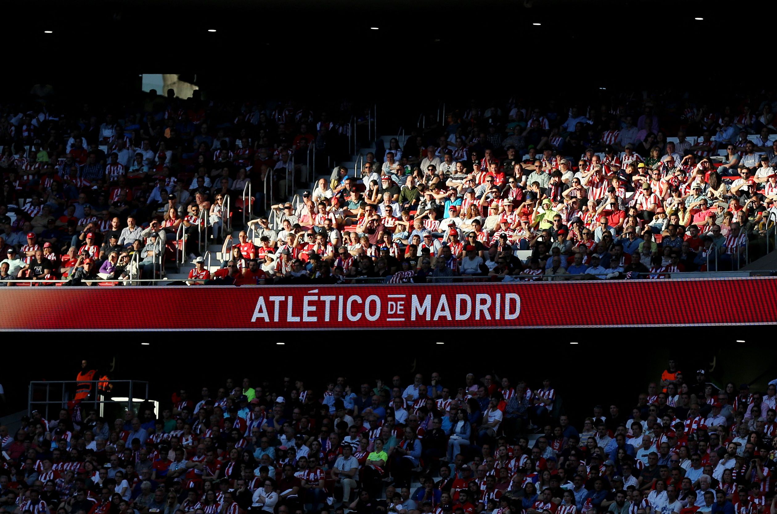 Fans del Atlético de Madrid en la grada del Metropolitano (REUTERS/Isabel Infantes)