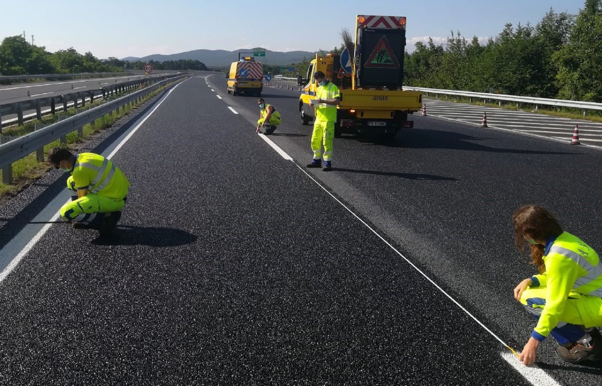 Trabajadores de la empresa ANAS, que tiene la concesión de las autopistas nacionales, hallaron el cuerpo (Wikimedia Commons)