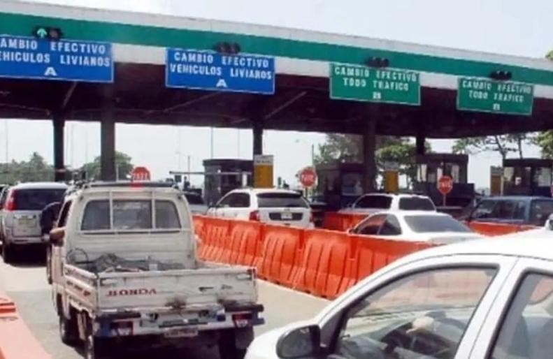 Persiste caos en peaje Autopista las Américas — El Nacional