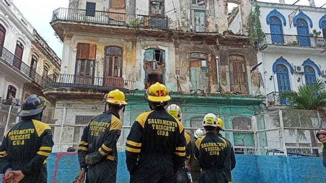 Al menos dos los muertos en derrumbe de un edificio en el centro de La Habana — El Nacional