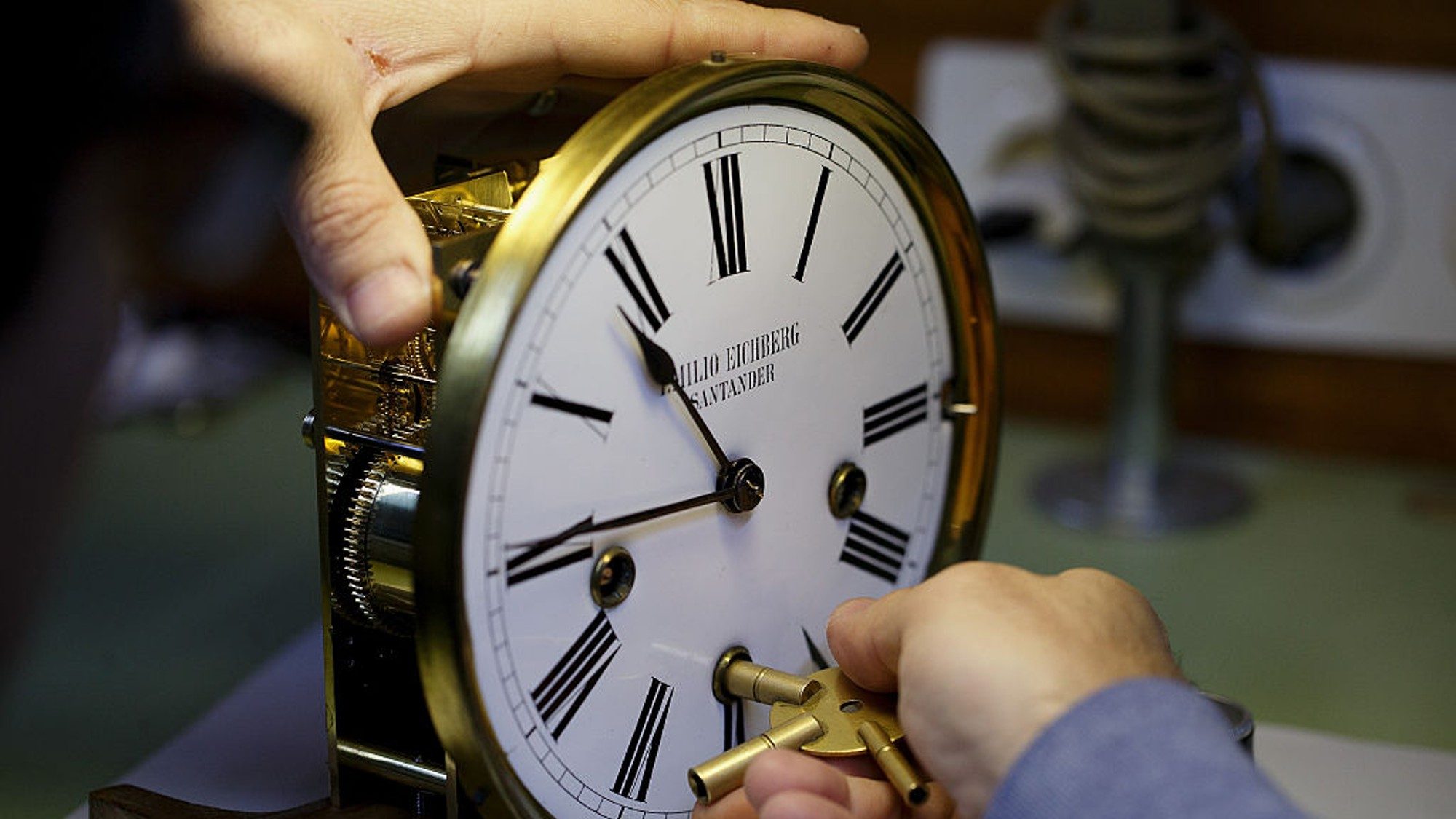 Cambio al horario de invierno 2023 en España: ¿a qué hora se cambia el reloj? ¿Se atrasa o se adelanta?