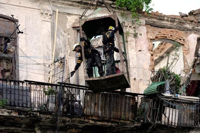 Suman 3 las víctimas en el derrumbe de un edificio de viviendas en La Habana — El Nacional