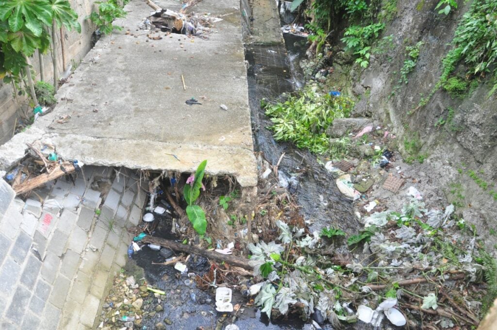 Moradores de Lavapiés en SC piden urgente ampliación de canal de aguas negras 1 Moradores de Lavapiés en SC piden urgente ampliación de canal de aguas negras