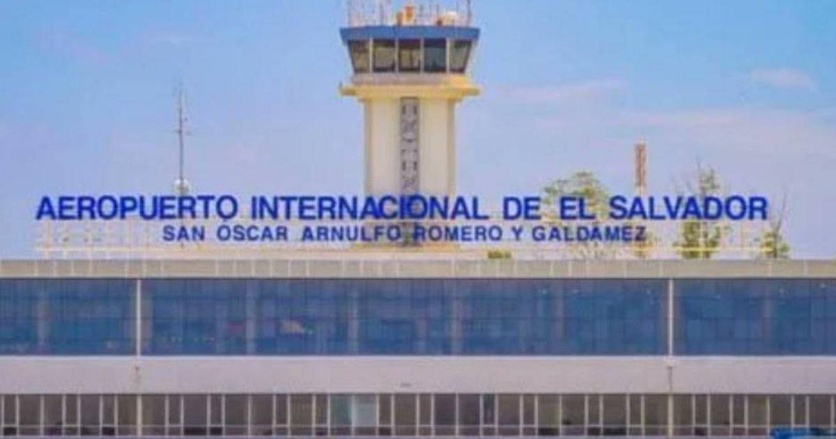 Muere hondureño dentro de avión en aeropuerto de El Salvador