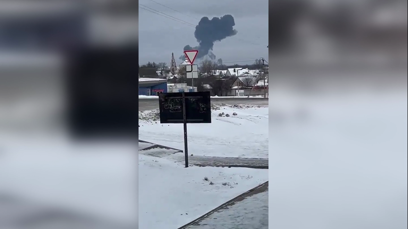 Video muestra cómo un avión militar ruso se estrella en la región de Belgorod