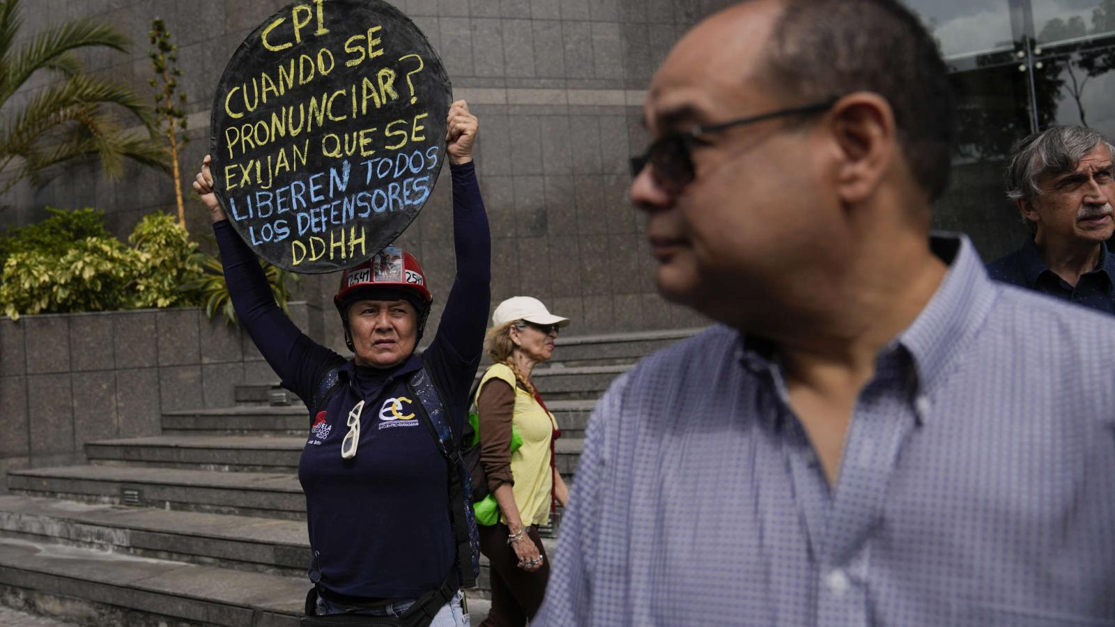 Critican la falta de acceso a la carpeta de investigación contra Rocío San Miguel | Video