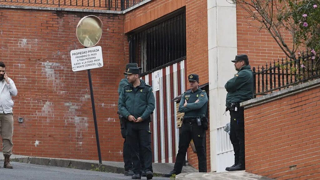Dos hermanos, de 13 y 15 años, detenidos en España por la muerte de su madre — El Nacional