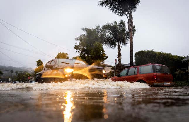 Imagen para el artículo titulado La costa de California azotada por fuertes lluvias