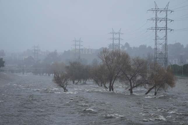 Imagen para el artículo titulado La costa de California azotada por fuertes lluvias