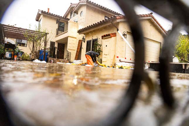 Imagen para el artículo titulado La costa de California azotada por fuertes lluvias