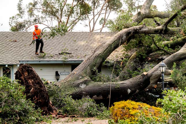 Imagen para el artículo titulado La costa de California azotada por fuertes lluvias