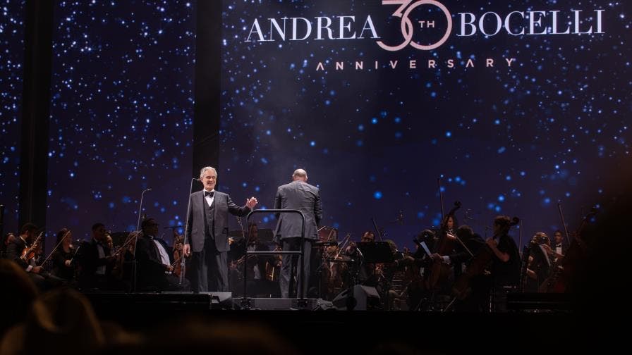La elegancia y voz de Bocelli llenan SD en concierto con la Filarmónica 2 concierto de andrea bocelli en estadio olimpico focus min0.3 min0.14 896 504