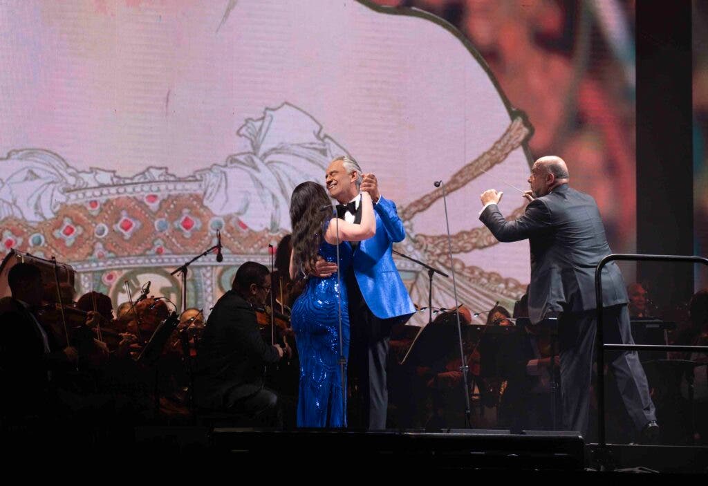 La elegancia y voz de Bocelli llenan SD en concierto con la Filarmónica 1 La elegancia y voz de Bocelli llenan SD en concierto con la Filarmónica