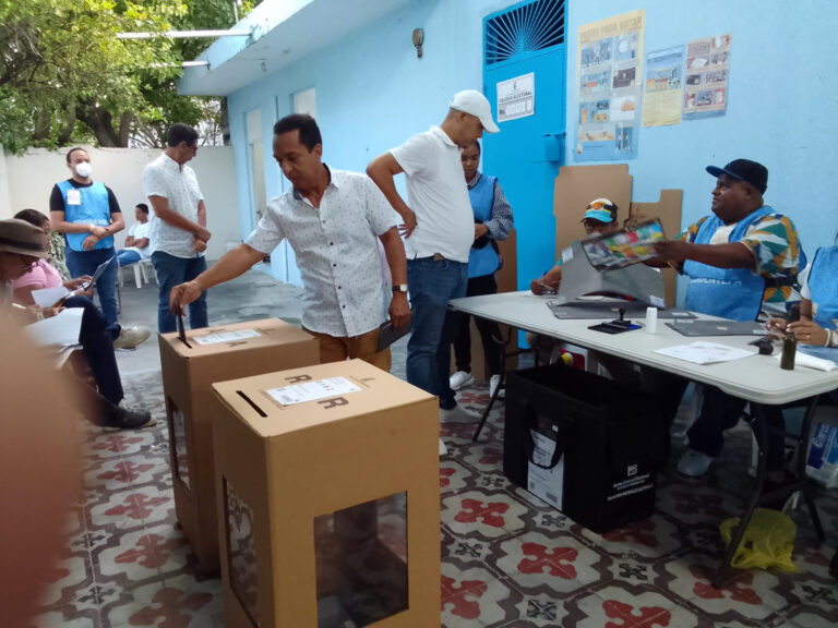 La votación fue tranquila y ordenada en los comicios municipales, según Pastrana y Mahuad