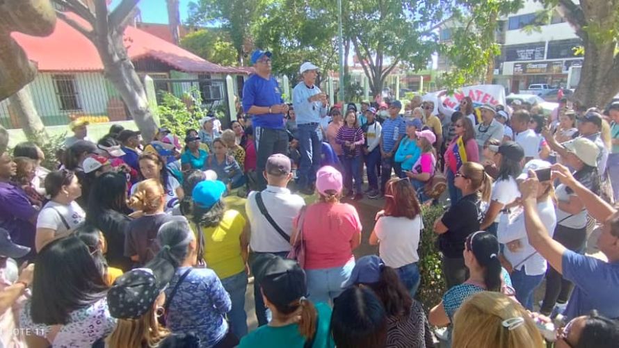 MAGISTERIO | Docentes de Cumaná protestaron en las inmediaciones de la iglesia San Vicente de Paúl