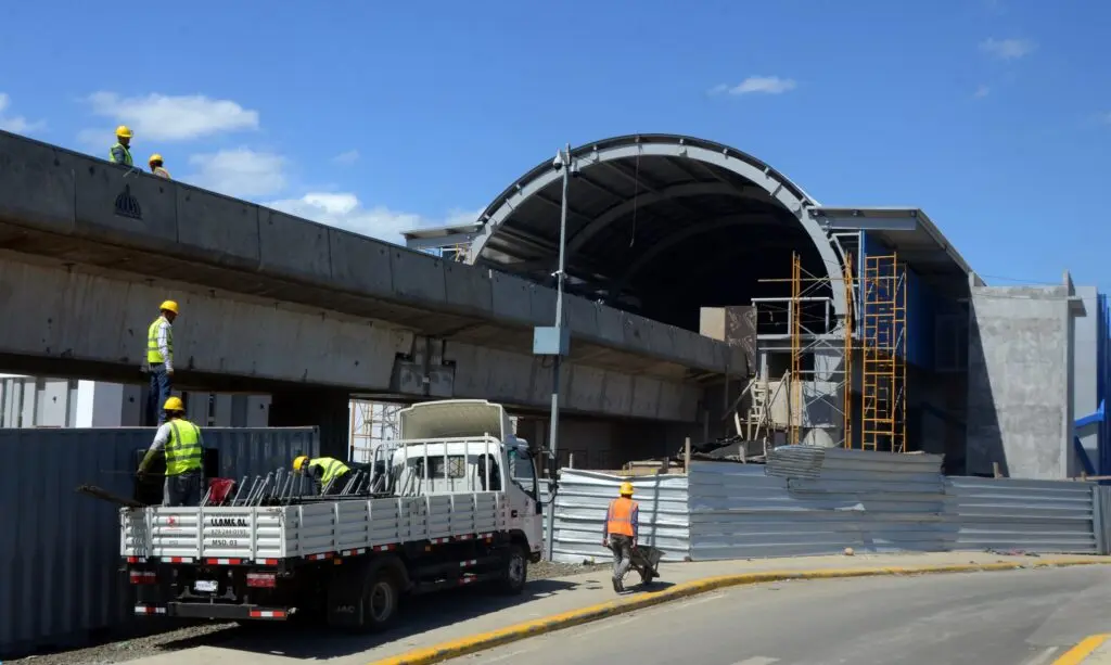 Metro de Los Alcarrizos va firme pero con atraso — El Nacional