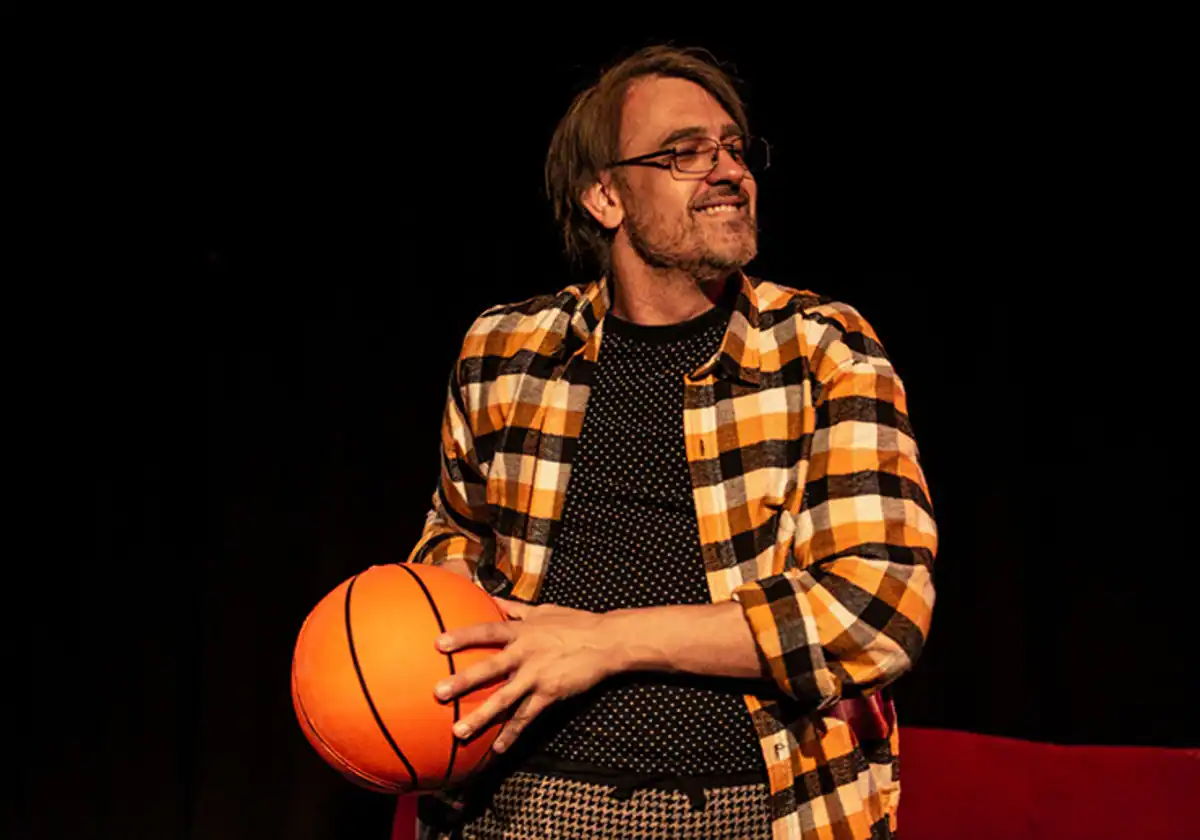 Yoska Lázaro, que da vida al actor, en un momento de la representación