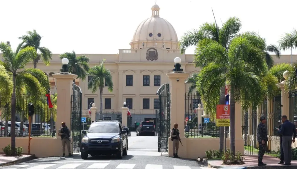 Plantea revisar protocolo en Palacio — El Nacional