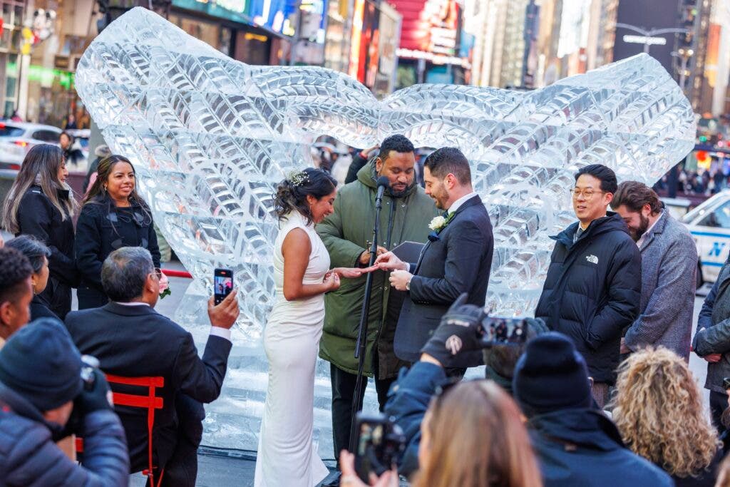 San Valentín en Times Square: bodas, pedidas de mano y renovación de votos de amor eterno — El Nacional