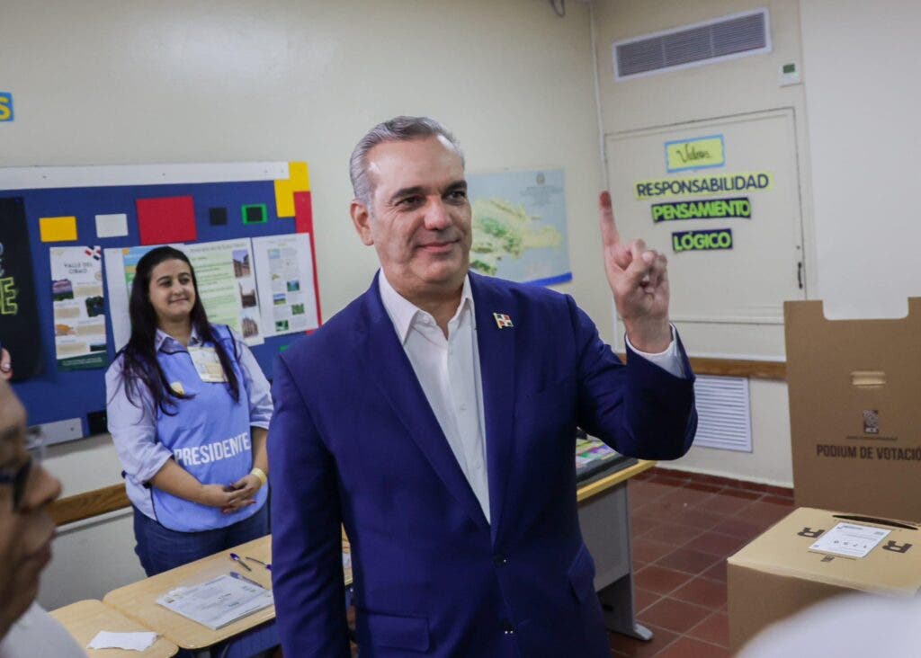 Según Abinader, se consolidó la democracia tras celebración elecciones municipales 1 votonu 1
