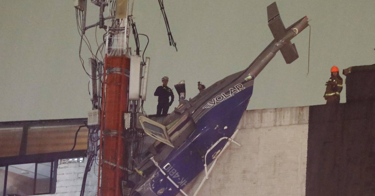 Un herido en caída de un helicóptero sobre edificio en Medellín