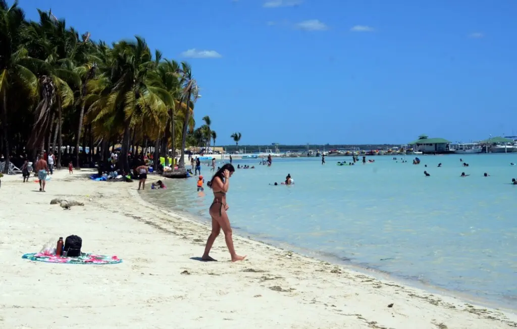 Boca Chica, a 30 minutos de la capital, se ha convertido en el resort de los pobres