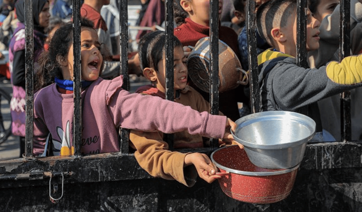 Egipto dice que «niños morirán esperando» durante construcción de corredor marítimo a Gaza