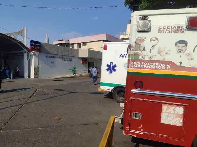 Falta de insumos en el Hospital Central de Barquisimeto “pone a correr” a familiares de los pacientes