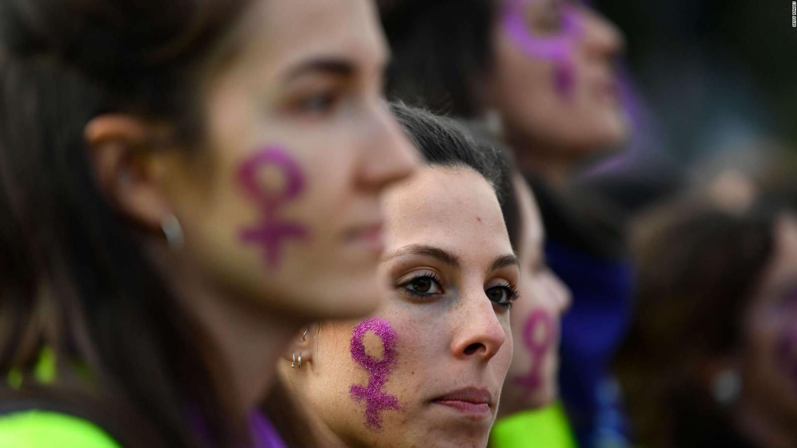 La mujer está viviendo una "encrucijada histórica" por sus derechos, asegura la ministra de Igualdad de España | Video