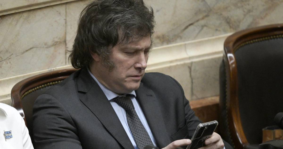 Milei anula subida de sueldos al gabinete y desafía jubilación de Cristina Fernández