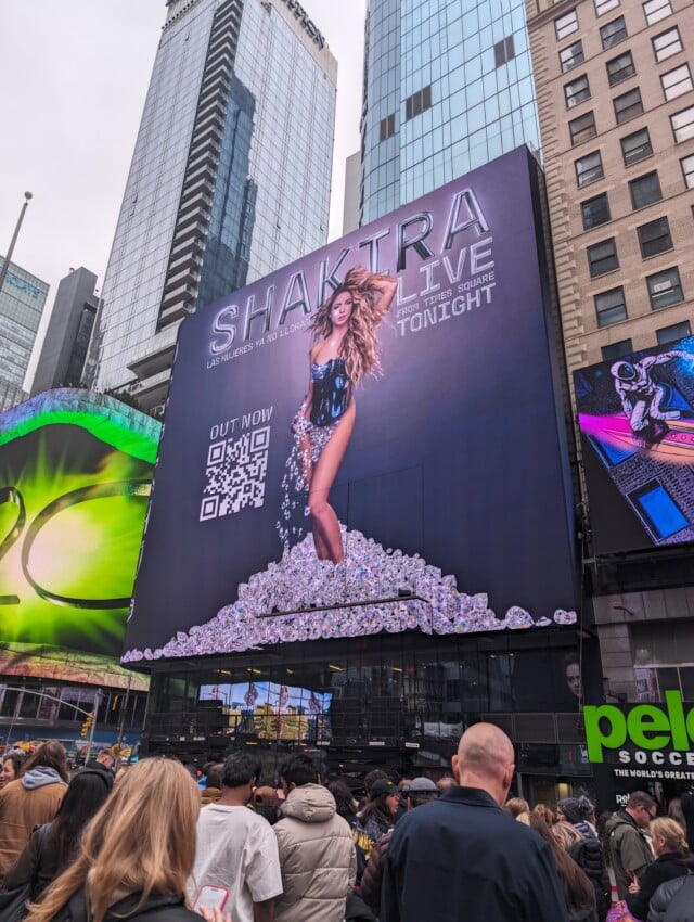 “Nueva York, ¡Nos vemos esta noche en Times Square a las 7-15 pm!”, escribió la artista en su cuenta de X (antes Twitter). Shakira indicó además que “el resto del mundo” puede seguir el concierto en directo a través de su canal de YouTube.