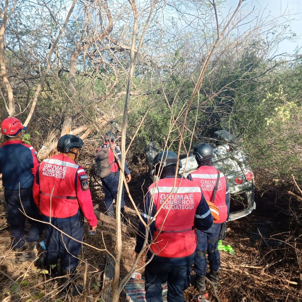 Tres personas resultaron lesionadas en vuelco en el municipio Píritu