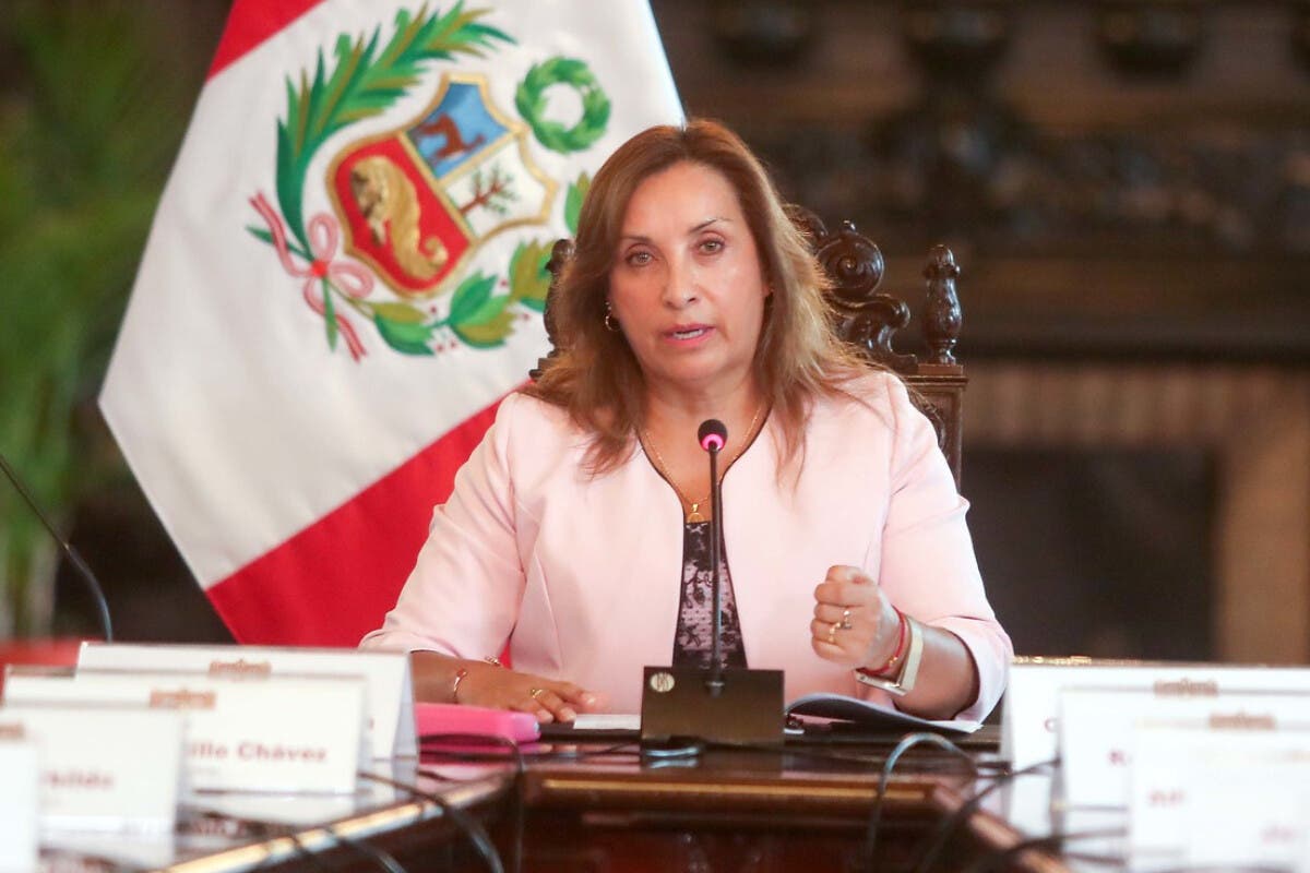 Boluarte renueva su gabinete al cambiar a 6 ministros en plena crisis por 'caso Rolex'