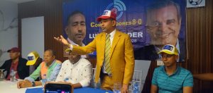 Comunicadores se juramentan en apoyo a la reelección de Abinader