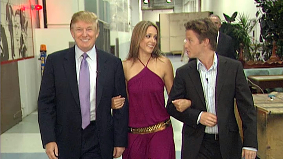 En este video de 2005, Trump se prepara para una aparición en "Days of Our Lives" con el presentador de "Access Hollywood" Billy Bush y la actriz Arianne Zucker. (Del Washington Post)