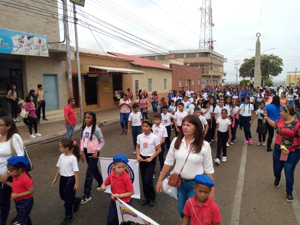 Grupo Escolar Guevara y Lira cerró actos aniversarios con un desfile (+Fotos)