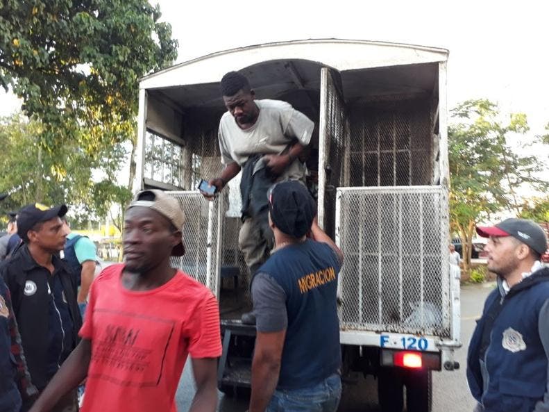 Repatrian más de 500 haitianos ilegales en frontera