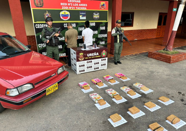 Traficantes usaron cajas de cereales y protectores diarios para ocultar marihuana en Ureña (fotos)