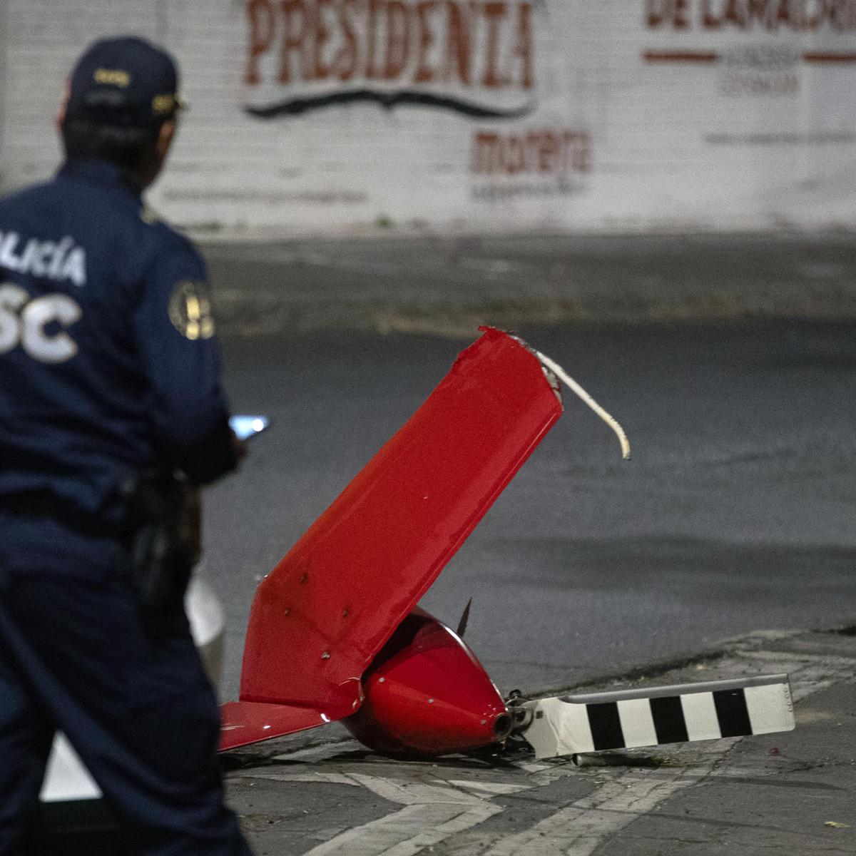 Tres muertos tras desplomarse un helicóptero privado en la Ciudad de México