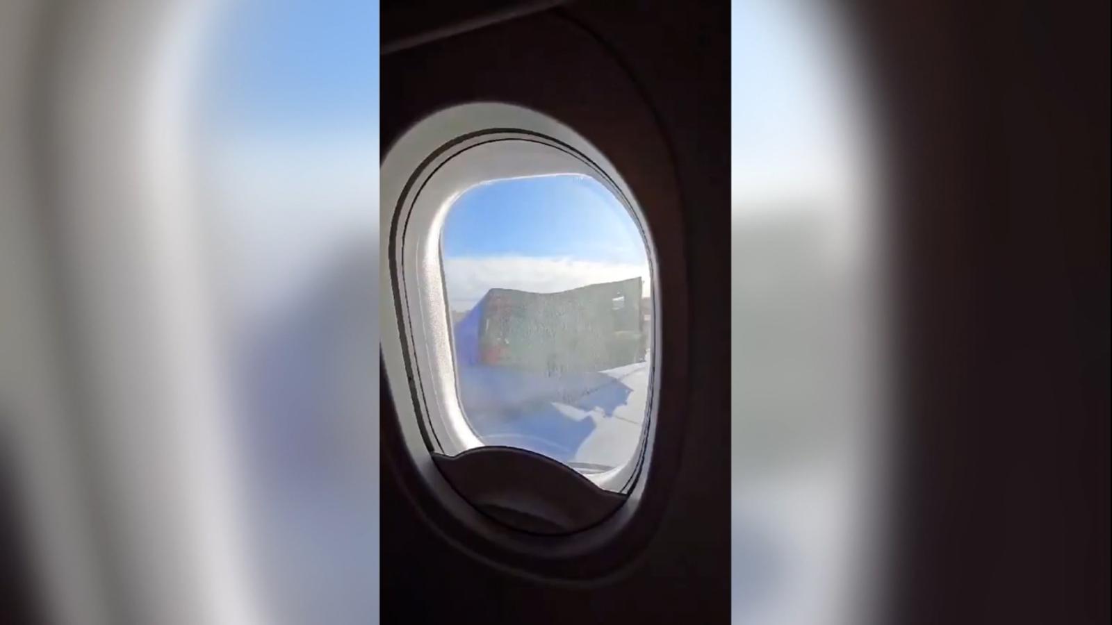 Video muestra cómo se desprende la cubierta del motor de un avión Boeing operado por Southwest Airlines | Video