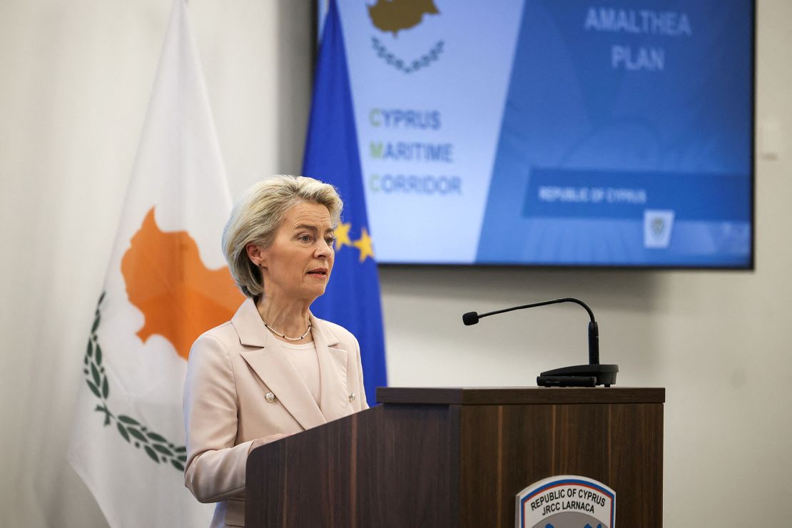 La presidenta de la Comisión Europea, Ursula von der Leyen, aspira a la reelección este verano. (Crédito: Yiannis Kourtoglou/Reuters)
