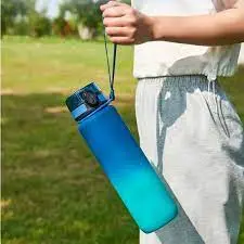 Tu botella de agua podría estar más sucia que el asiento de un inodoro: Evita los microbios