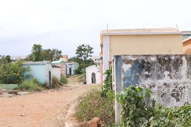 Abandono y deterioro en Cementerio Cristo Salvador, ¿y los de la capital qué?