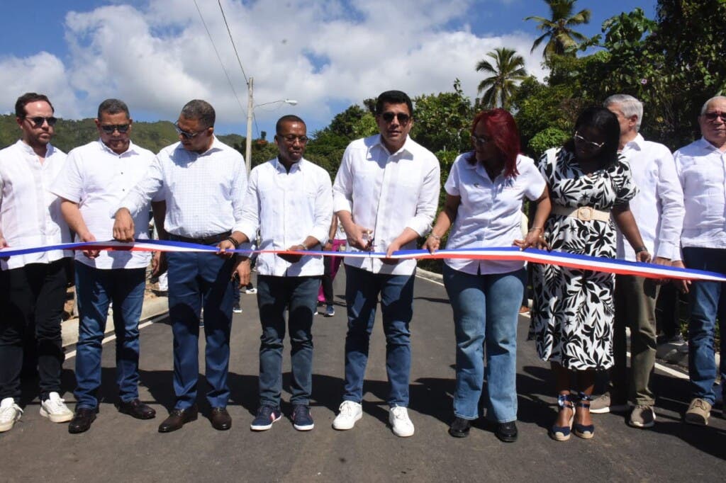 Inauguran obras y dejan iniciadas otras con inversión superior RD$125 millones en Samaná