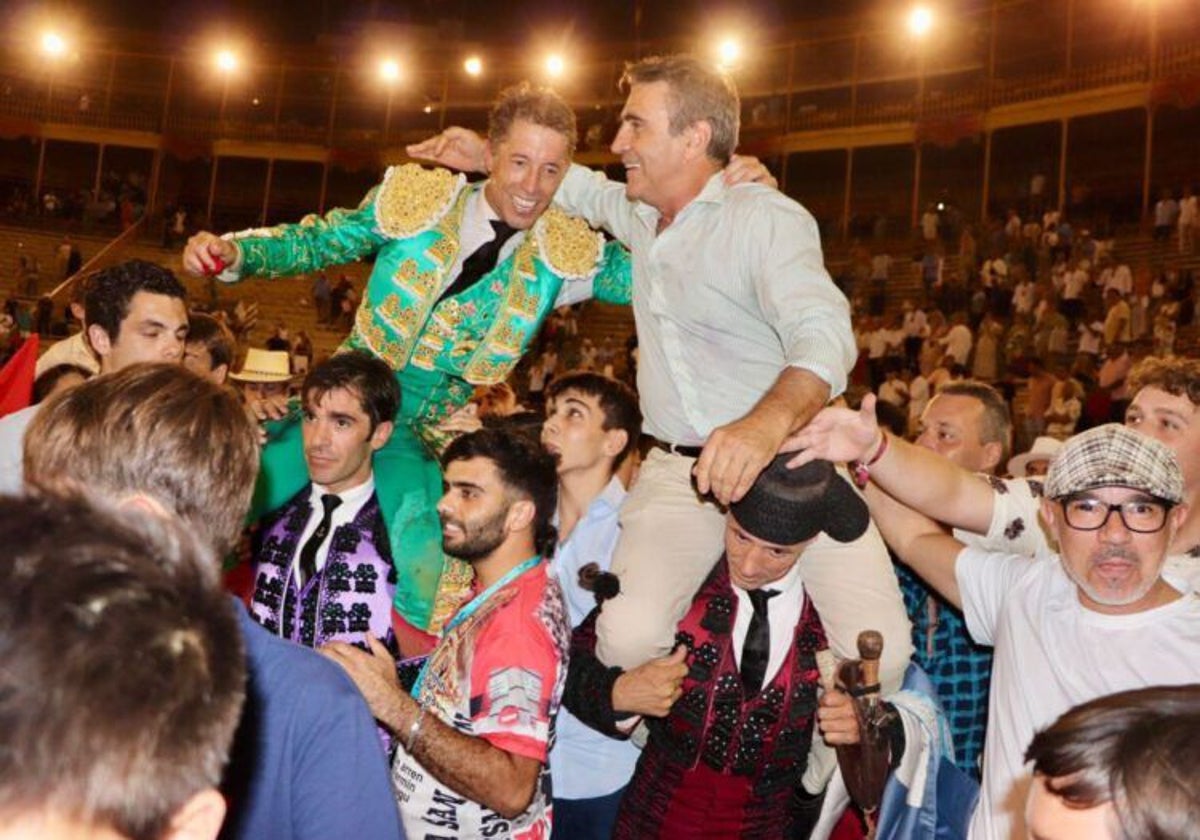 Manuel Escribano y Victorino Martín, a hombros en Alicante